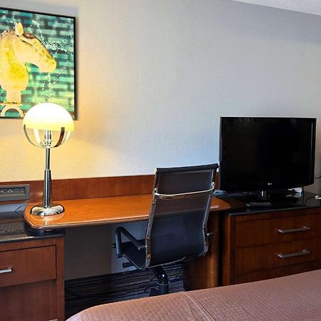 Travelodge By Wyndham בלומינגטון מראה חיצוני תמונה