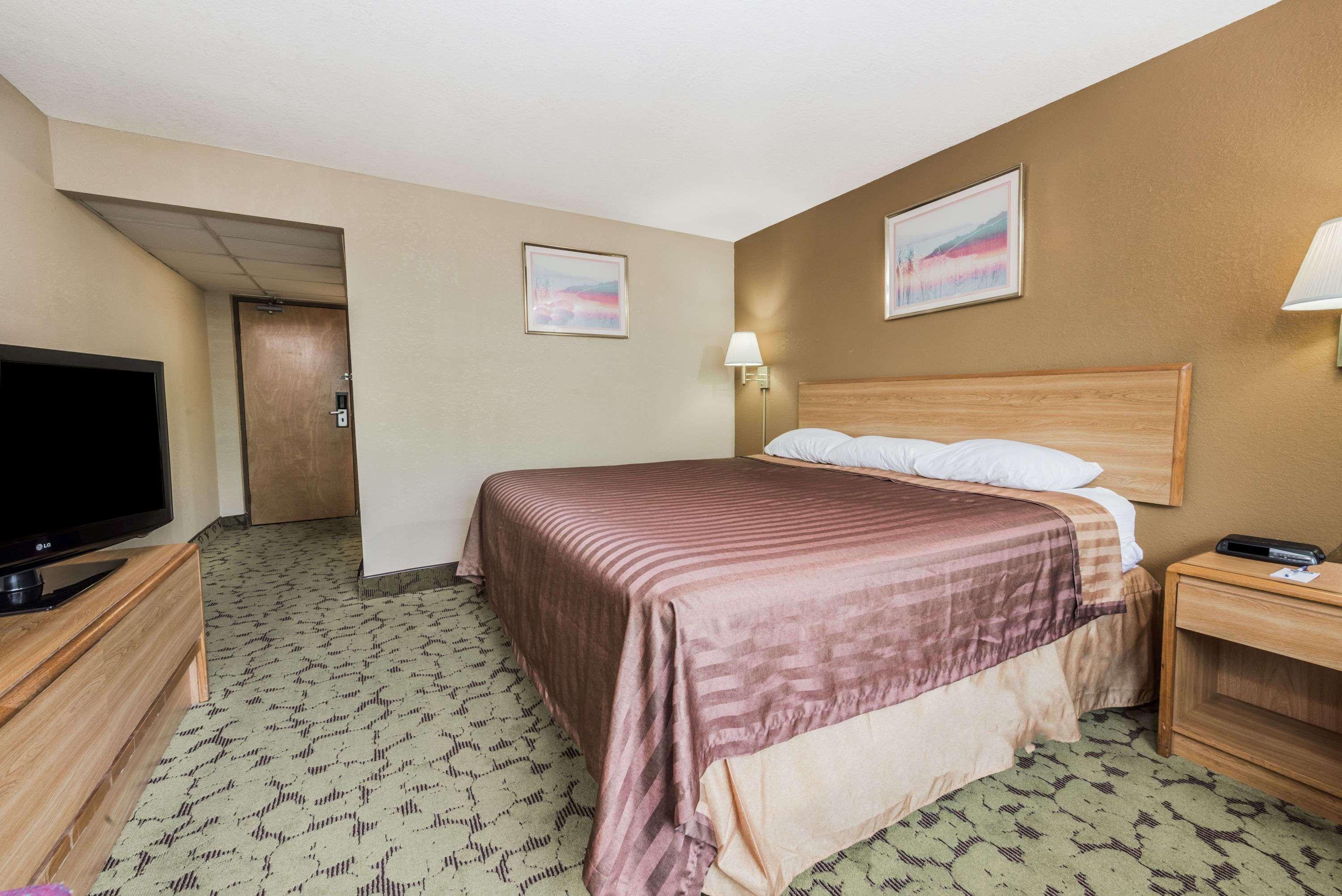 Travelodge By Wyndham בלומינגטון מראה חיצוני תמונה