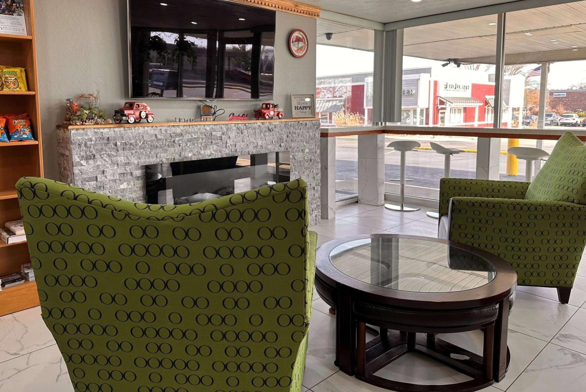 Travelodge By Wyndham בלומינגטון מראה חיצוני תמונה