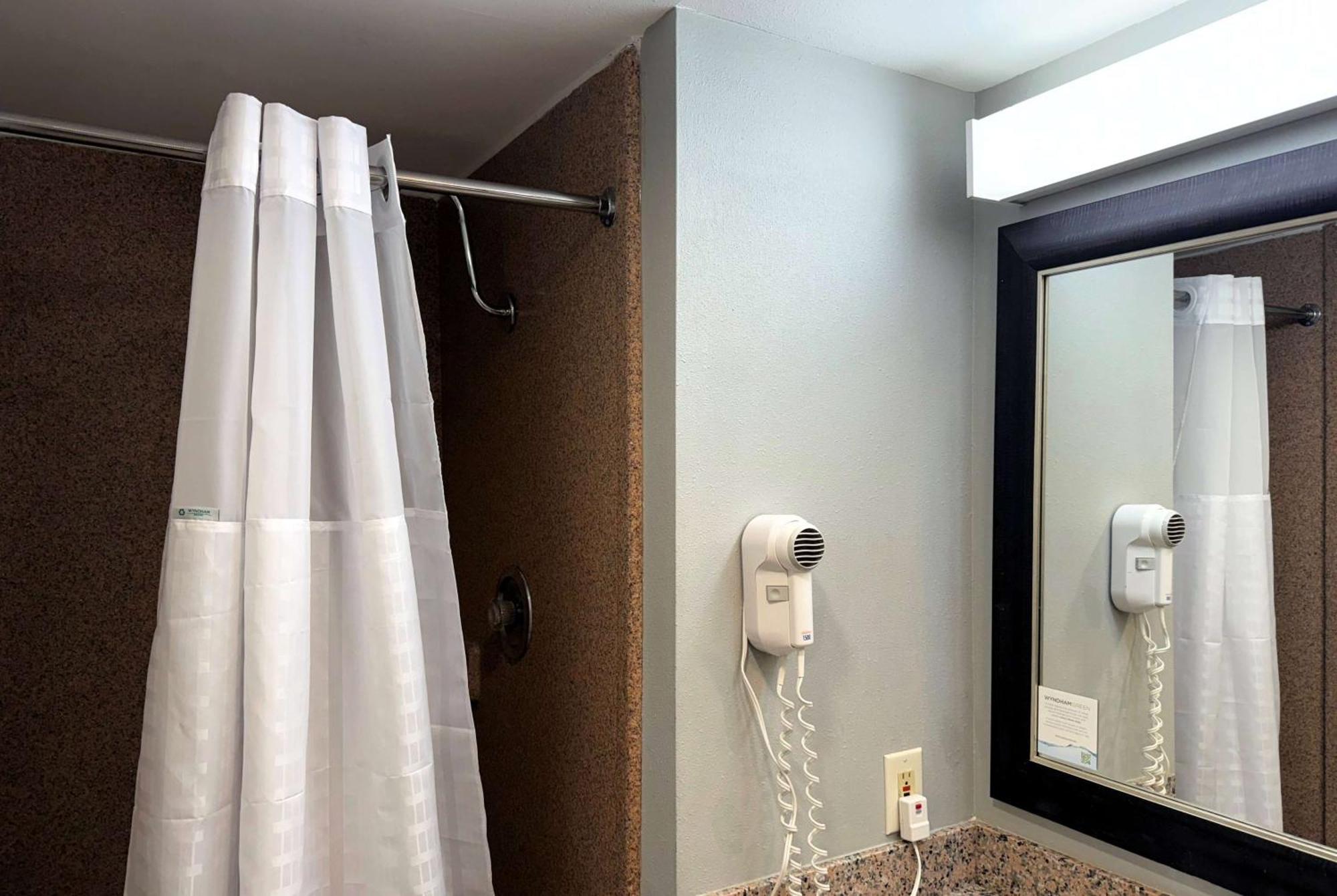 Travelodge By Wyndham בלומינגטון מראה חיצוני תמונה