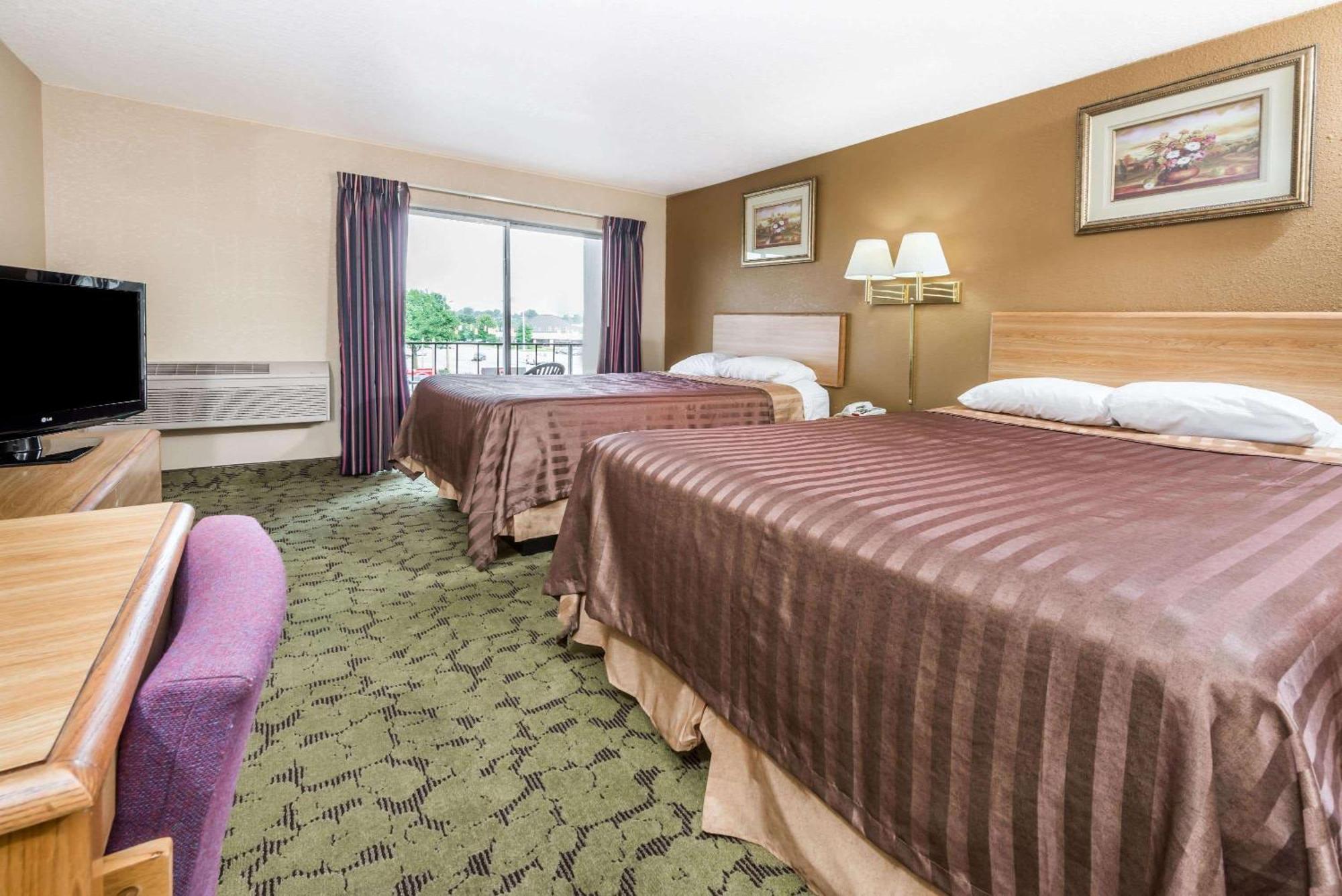 Travelodge By Wyndham בלומינגטון מראה חיצוני תמונה
